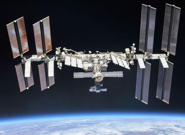 HOW COLD WAR POLITICS SHAPED THE INTERNATIONAL SPACE STATION