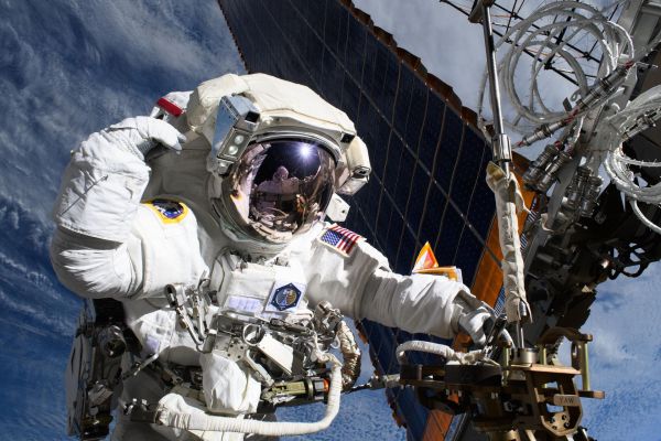 CREW CLEANS UP AFTER SPACEWALK, STUDIES BIOLOGY, EARTH SCIENCE, AND MORE