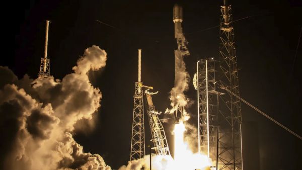 SPACEX LAUNCHES 23 STARLINK SATELLITES TO ORBIT ON BRAND-NEW FALCON 9 ROCKET AFTER ABORT