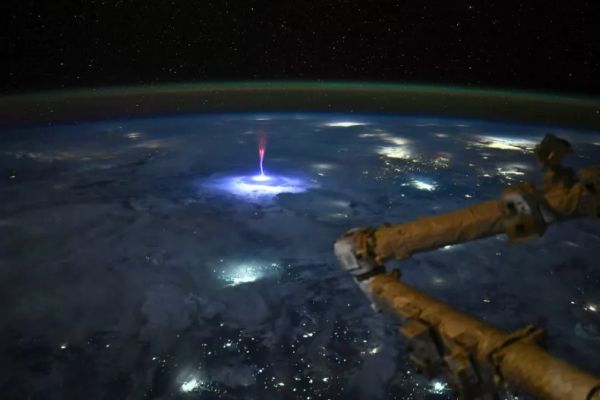 ISS ASTRONAUTS LOOK OUT OVER THE US—CAN'T BELIEVE WHAT THEY SEE