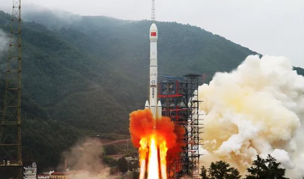 CHINA IS DEVELOPING WAYS TO DE-ORBIT SPACE JUNK. SHOULD WE BE WORRIED?