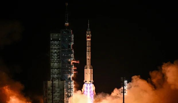 CHINA LAUNCHES SHENZHOU 21 MISSION, CARRYING 3 TAIKONAUTS - AND 4 MICE - TO REPLACE SPACE STATION CREW