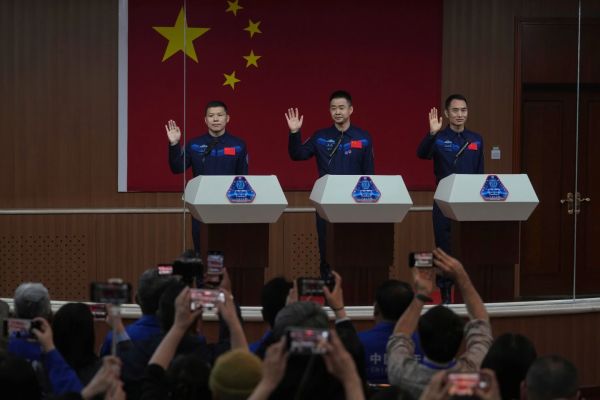 CHINA’S STRANDED ASTRONAUTS RETURNING FROM SPACE STATION ON SPACECRAFT THAT BROUGHT NEW CREW