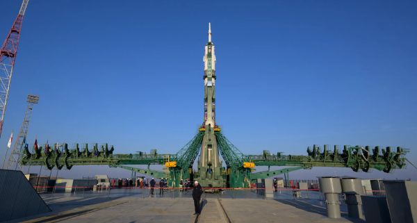 SOYUZ ROCKET ROLLS OUT AS CYGNUS PARKS AWAY FROM STATION