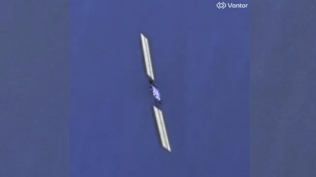 DOOMED SPACEX STARLINK SATELLITE PHOTOGRAPHED FROM ORBIT