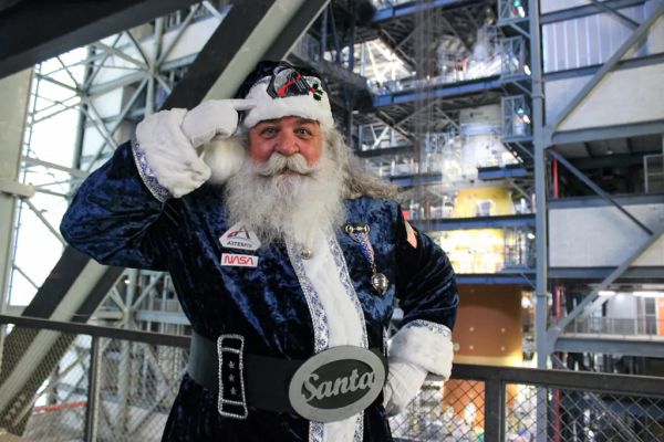 SANTA VISITS ARTEMIS II ROCKET