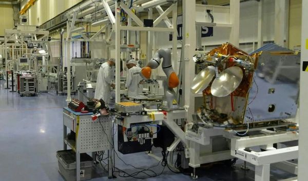 AIRBUS AWARDED EUTELSAT CONTRACT FOR FURTHER 340 LOW EARTH ORBIT ONEWEB SATELLITES