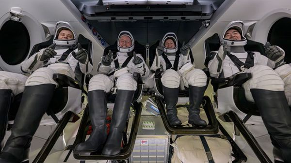 CREW 11 SAFELY SPLASHES DOWN AFTER SHORTENED MISSION