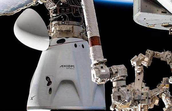 NASA BOOKS FIFTH AXIOM PRIVATE ASTRONAUT FLIGHT TO SPACE STATION
