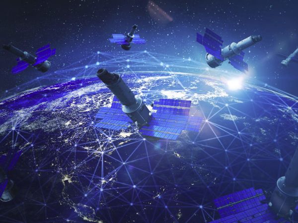 A WHOLE BUNCH OF SATELLITES COULD CRASH OUT OF ORBIT IN JUST 5 DAYS
