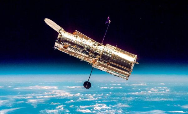 PLANNED LAUNCH OF 500,000 SATELLITES COULD BLIND THE HUBBLE SPACE TELESCOPE FOREVER, ACCORDING TO AN ALARMING STUDY