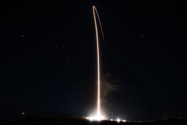 FALCON 9 LAUNCHES 25 STARLINK SATELLITES AFTER WEATHER DELAYS