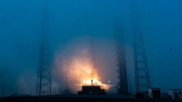 SPACEX FALCON 9 LAUNCHES FROM CAPE CANAVERAL WITH 29 STARLINK SATELLITES