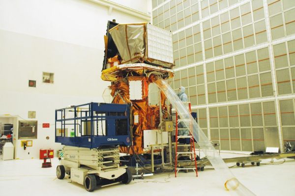 A UNIQUE NASA SATELLITE IS FALLING OUT OF ORBIT—THIS TEAM IS TRYING TO RESCUE IT