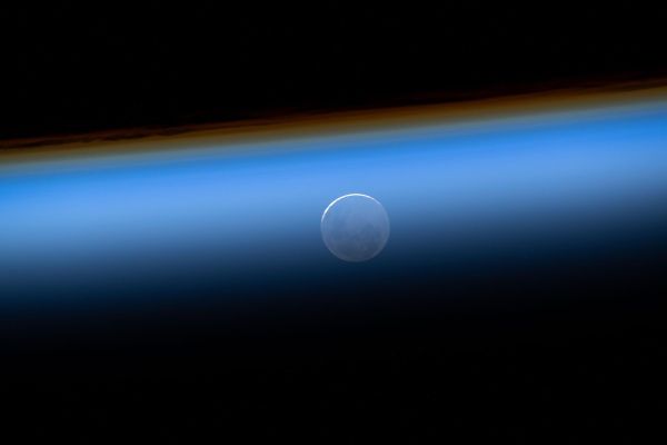 STATION CREW TALKS TO ARTEMIS II CREW AMID BUSY RESEARCH SCHEDULE