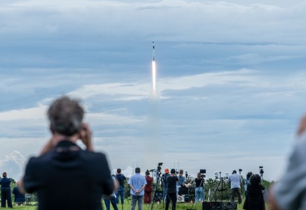 FRESH CREW TAKES OFF FOR SIX-MONTH STAY ABOARD SPACE STATION