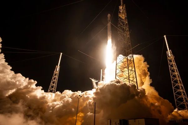 SPACEX'S STARLINK COULD CAUSE CASCADES OF SPACE JUNK