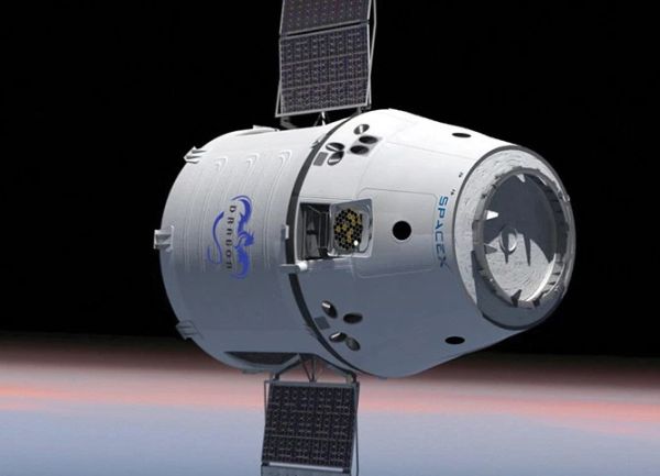 SPACEX DRAGON RETURNING TO EARTH AFTER SPACE STATION CARGO DELIVERY