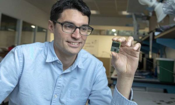 INEXPENSIVE CHIP-SIZE SATELLITES ORBIT EARTH