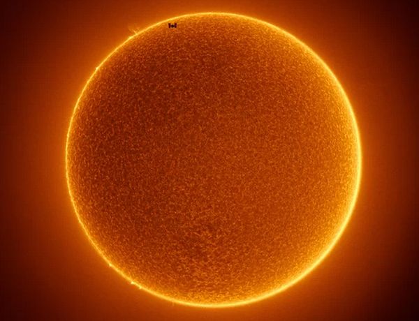 SOMETHING’S MISSING IN THIS STUNNING PHOTO OF SPACE STATION PASSING IN FRONT OF THE MIDDAY SUN