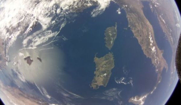 RASPBERRY PI STRAPPED TO A SATELLITE TAKES STUNNING PICTURE OF EARTH