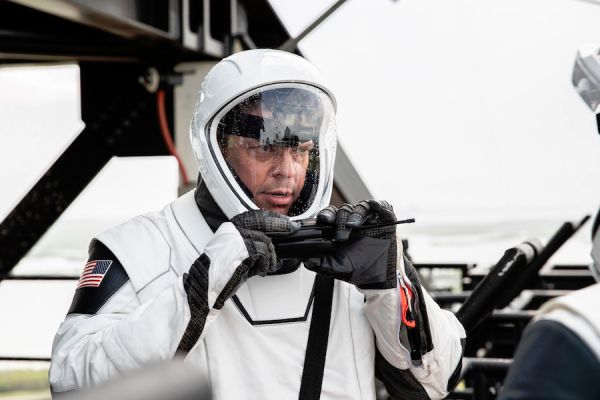 NASA MAY ASK SPACEX TO EXTEND DURATION OF CREW DRAGON TEST FLIGHT
