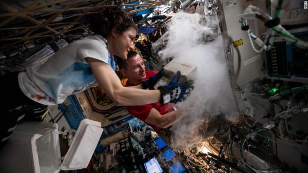 WHAT'S IT LIKE TO LIVE ON THE INTERNATIONAL SPACE STATION?