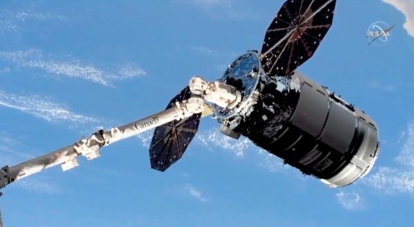 SPACE STATION RECEIVES SPACEWALKING GEAR, NEW BAKING OVEN