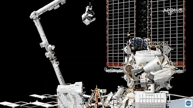 SPACEWALKERS BEGIN 
