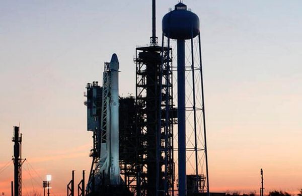 NASA CONTRACTS SPACEX TO LAUNCH ANOTHER DRAGON FILLED WITH CARGO
