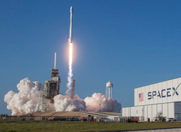 SPACEX PLANS TO BLOW UP A ROCKET OVER THE ATLANTIC OCEAN NEXT WEEK (AND YOU CAN WATCH IT LIVE)