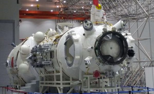 SPACE STATION PROTOTYPES SHIPPED TO LAUNCH CENTER