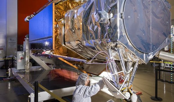 PENTAGON WANTS TO BUILD ONE SATELLITE PER WEEK