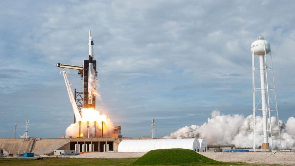FOUR NEW US SPACESHIPS MAY START LAUNCHING PEOPLE INTO SPACE THIS YEAR