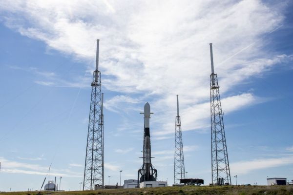 SPACEX POSTPONES LAUNCH OF STARLINK SATELLITE FLEET DUE TO BAD WEATHER