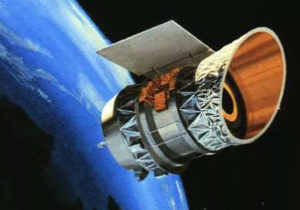 TWO OLD SATELLITES COULD COLLIDE OVER US, SPACE DEBRIS TRACKER WARNS
