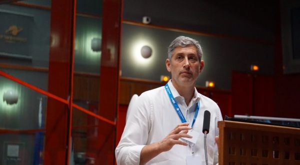 ONEWEB PLANS APRIL LAUNCH BREAK TO TWEAK SATELLITE DESIGN
