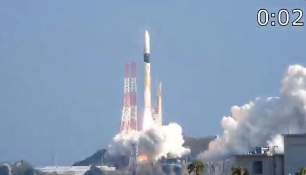 JAPAN LAUNCHES OPTICAL SPY SATELLITE