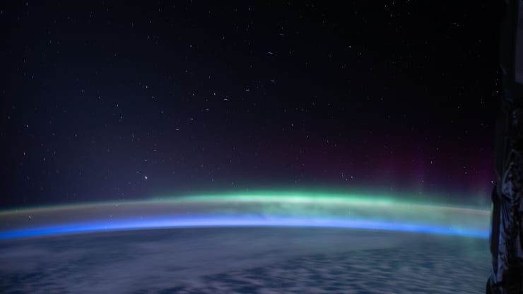 AN ASTRONAUT SPOTTED SPACEX’S STARLINK INTERNET SATELLITES FROM THE INTERNATIONAL SPACE STATION