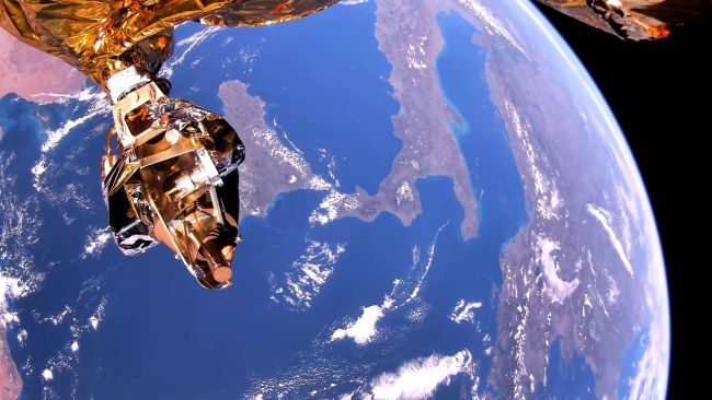 VIDEO FROM SPACE: COMPANIES SIGN DEAL TO LAUNCH 1ST 'EARTHTV' SATELLITE IN 2021