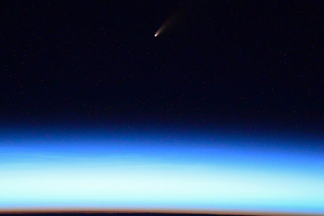 COMET NEOWISE SHINES IN STUNNING PHOTOS FROM THE INTERNATIONAL SPACE STATION