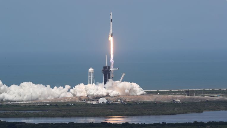 SPACEX SCRUBS FALCON 9 LAUNCH OF STARLINK SATELLITES DUE TO WEATHER