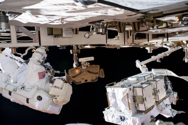 NASA BROADCASTS FINAL SPACEWALKS TO UPGRADE SPACE STATION POWER SYSTEM