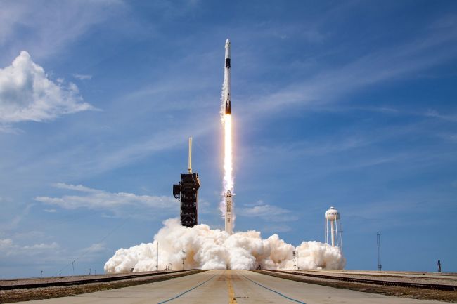 SPACEX DELAYS LAUNCH OF SOUTH KOREAN MILITARY SATELLITE TO PERFORM ROCKET CHECKS
