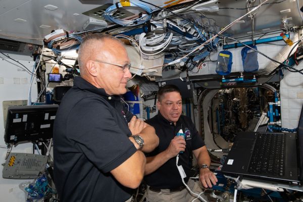 CREW DRAGON ASTRONAUTS READY FOR RE-ENTRY, SPLASHDOWN 