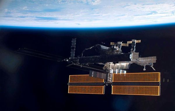 ISS TO CHANGE ORBIT TO AVOID SPACE DEBRIS