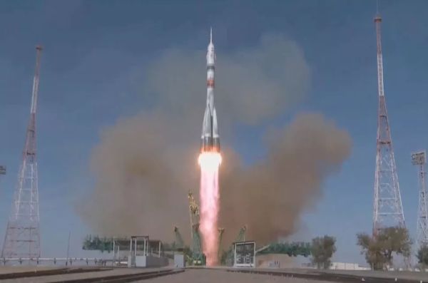 SOYUZ CREW LAUNCHES ON 'ULTRAFAST' TWO-ORBIT FLIGHT TO SPACE STATION