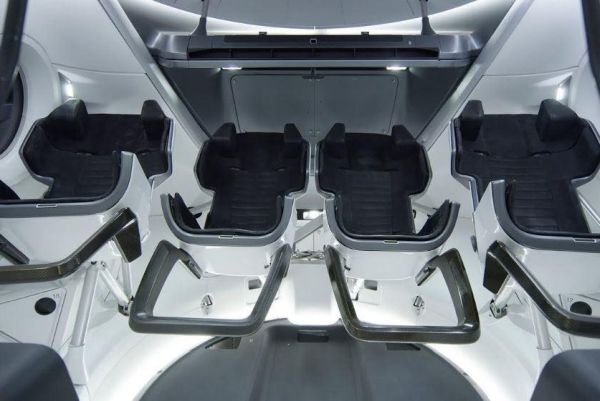 COMPANY ADVANCES PLAN FOR PRIVATE CITIZEN FLIGHT TO SPACE STATION