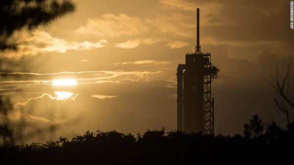 WEATHER DELAY MOVES SPACEX-NASA ASTRONAUT LAUNCH TO SUNDAY