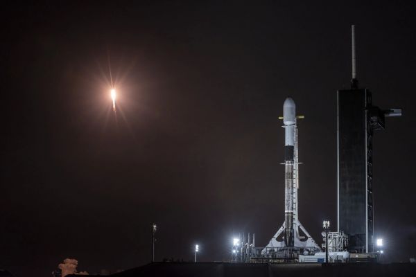 SPACEX TO TRY AGAIN TO LAUNCH LONG-DELAYED STARLINK MISSION